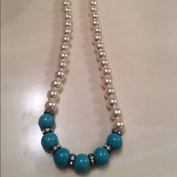𝅺NWOT Faux Pearl Turquoise Silver Necklace - Picture 2 of 3